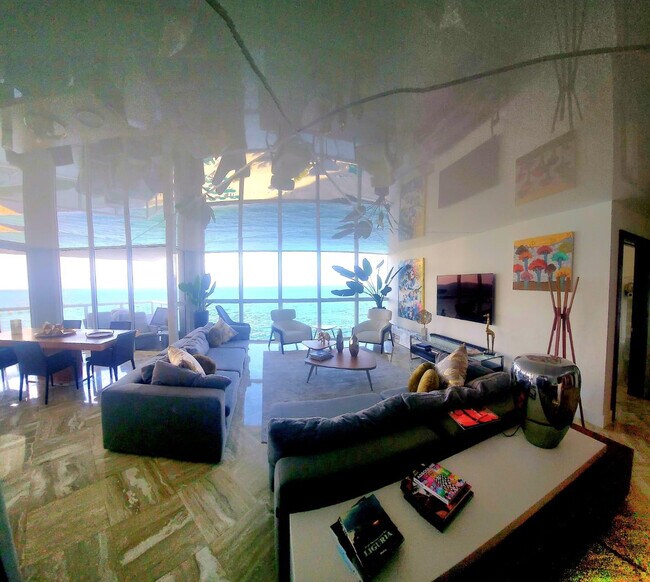 Building Photo - 16425 Collins Ave