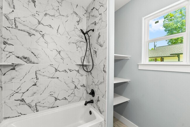 Building Photo - 244 Fawn Dr