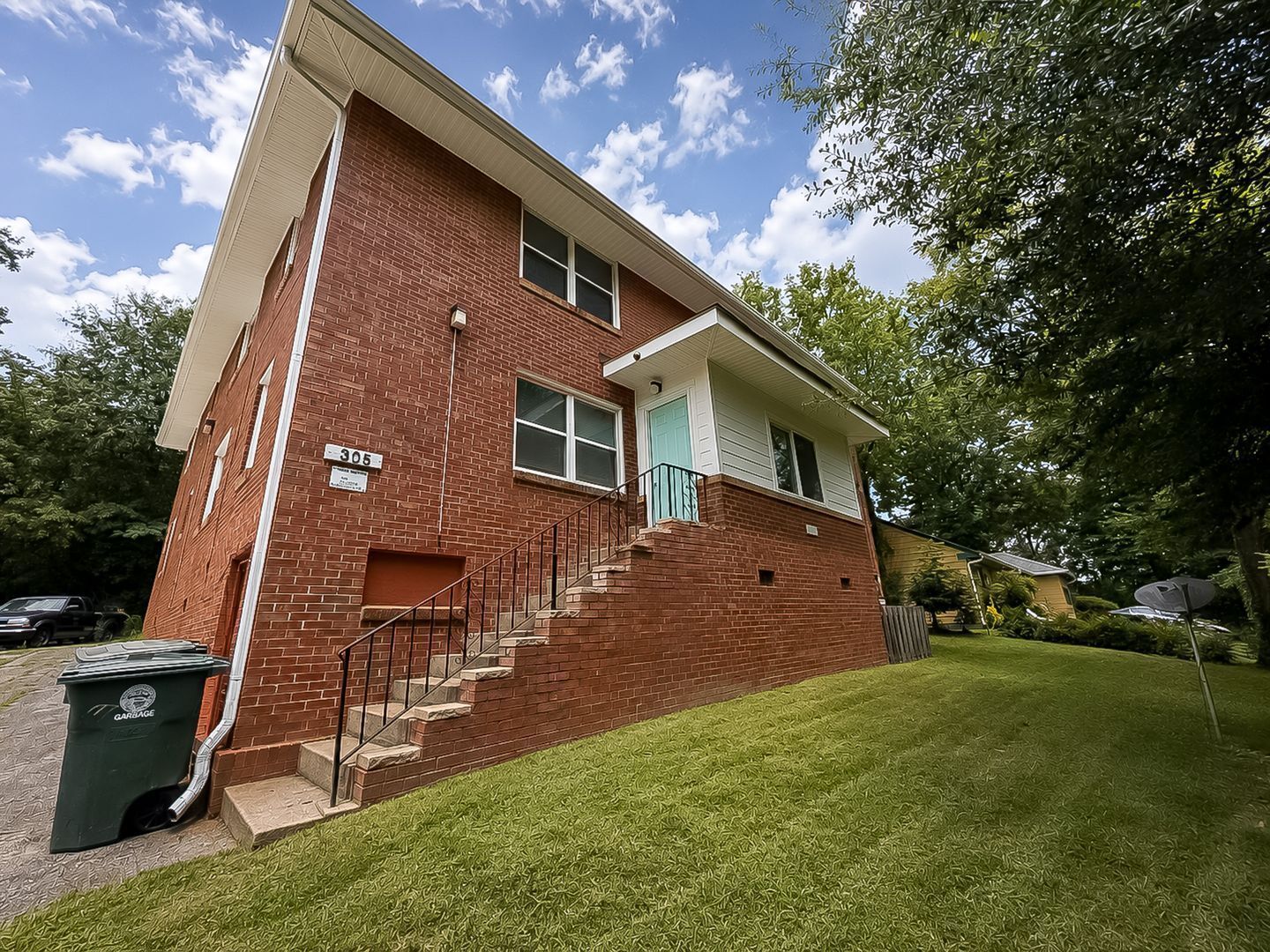 Building Photo - 305 Sunrise Ln