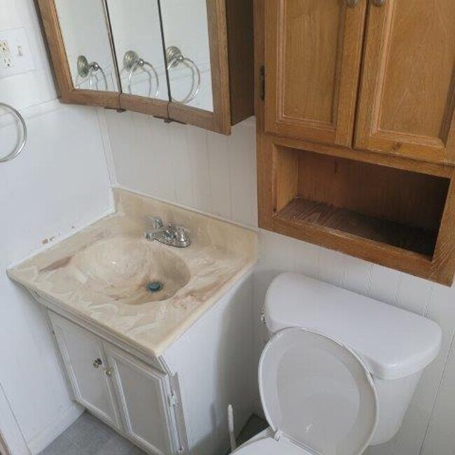 Building Photo - 7501 Lamphere- 3 Bed & 1 Bath FOR RENT