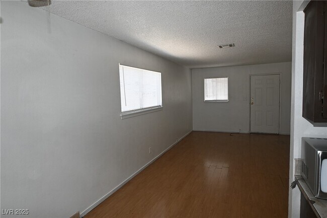 Building Photo - 2301 Stewart Ave