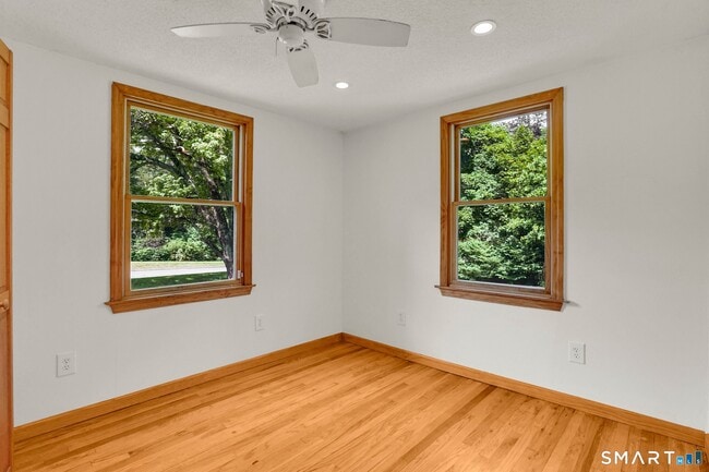 Building Photo - 228 N Granby Rd