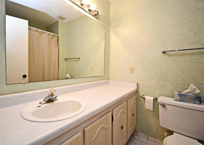Building Photo - 536 Orange Dr
