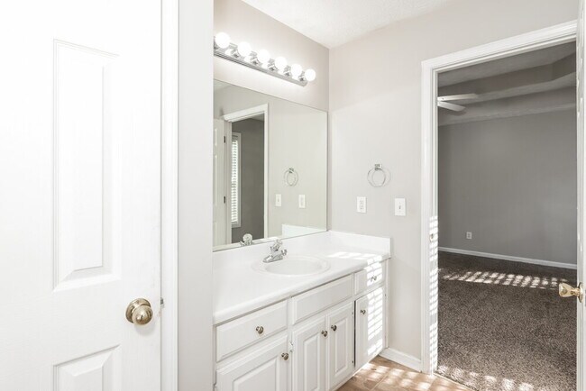 Building Photo - 3600 Biltmore Oaks Dr SE