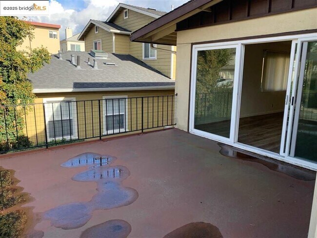 Building Photo - 708 Solano Ave