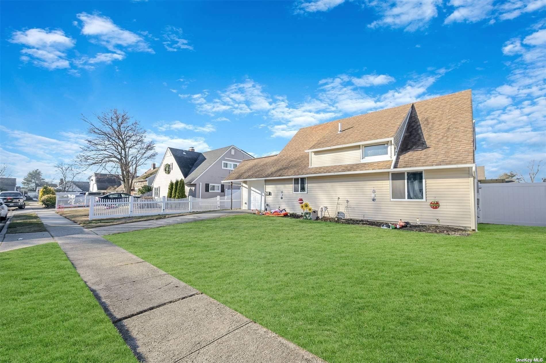 Building Photo - 11 Skylark Ln