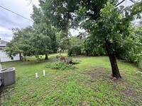 Building Photo - 415 N Doak St