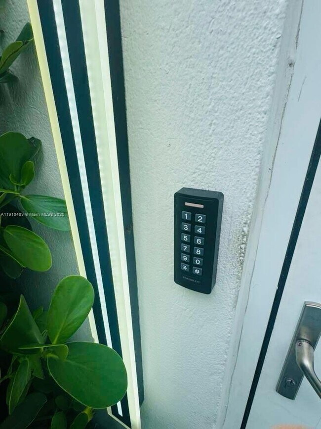 Building Photo - 315 W 28th St