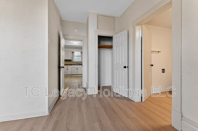 Building Photo - 1627 W Pike St