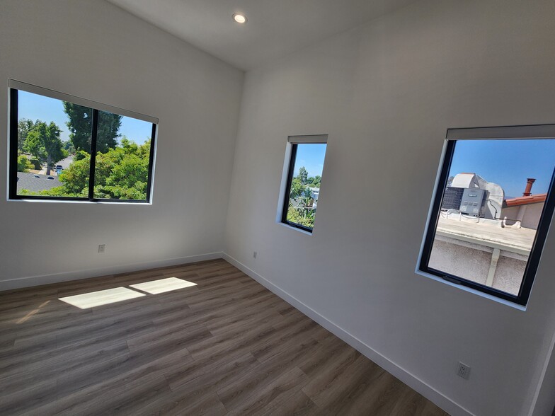 Building Photo - 6061 Fulton Ave