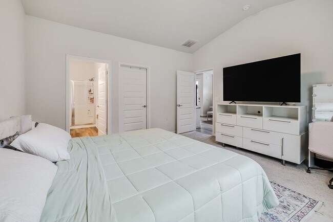 Building Photo - 161 Holloway Hl