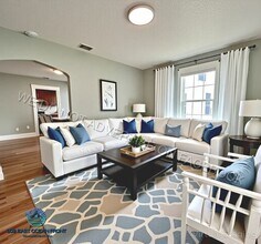 Building Photo - Lovely 3 bedroom / 2 bathroom unit availab...