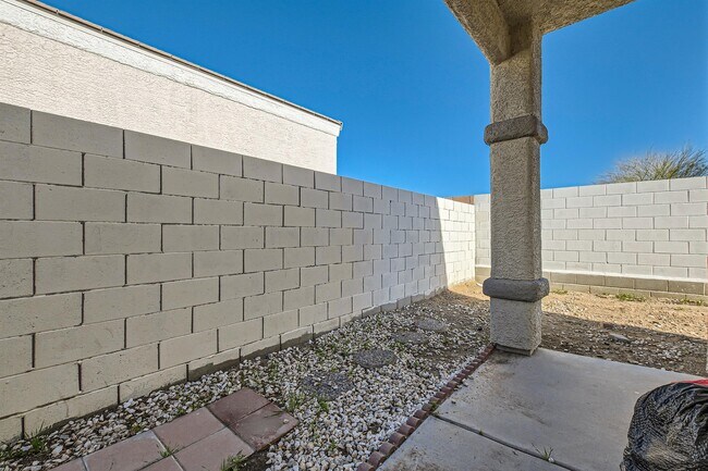 Building Photo - 1720 Dwayne Stedman Ave