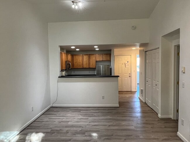 Building Photo - East Hill 2-bedroom top-floor unit w/s/g i...