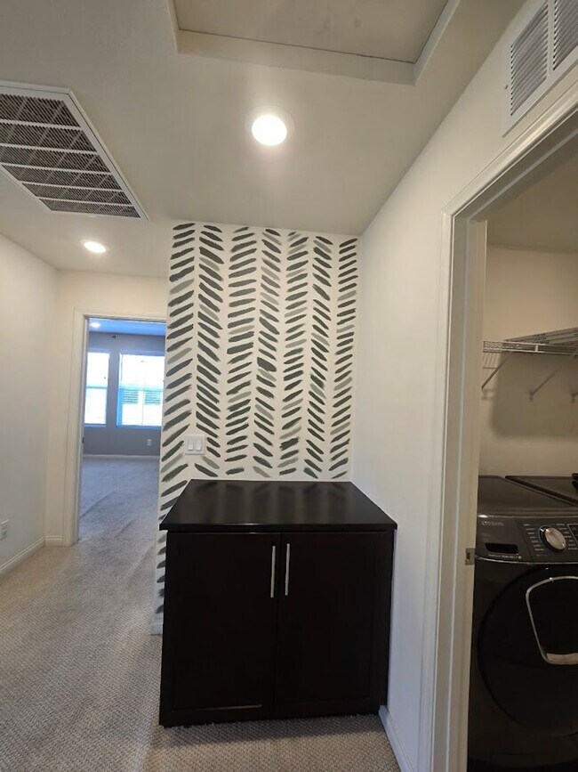 Building Photo - 3-Bedroom Home in Gated Community with Mod...