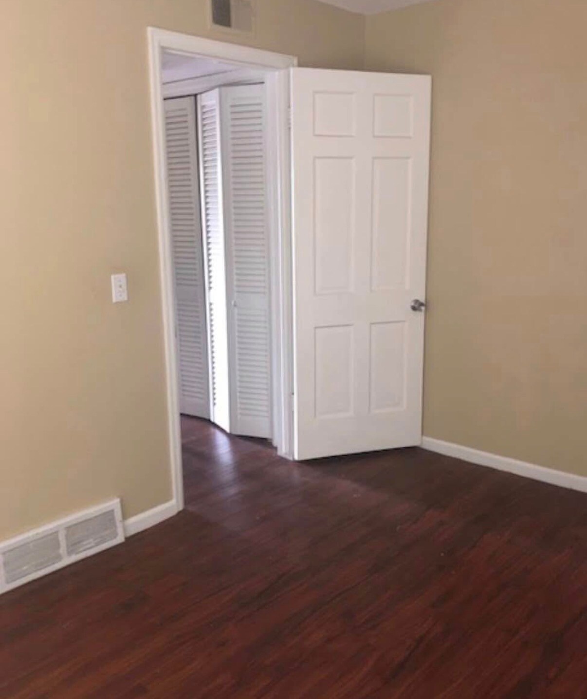 Building Photo - 4732 Belleview Ave