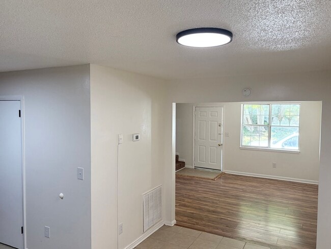 Building Photo - 2701 McIntosh Dr