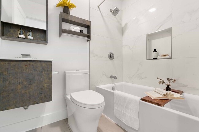 Building Photo - Updated and Modern 4 Bed + Office, 3.5 Bat...