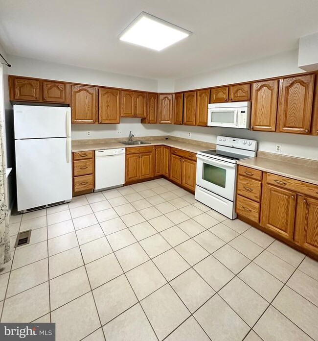 Building Photo - 2868 Kelly Square