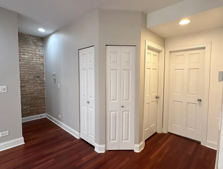 Building Photo - 1360 W Estes Ave