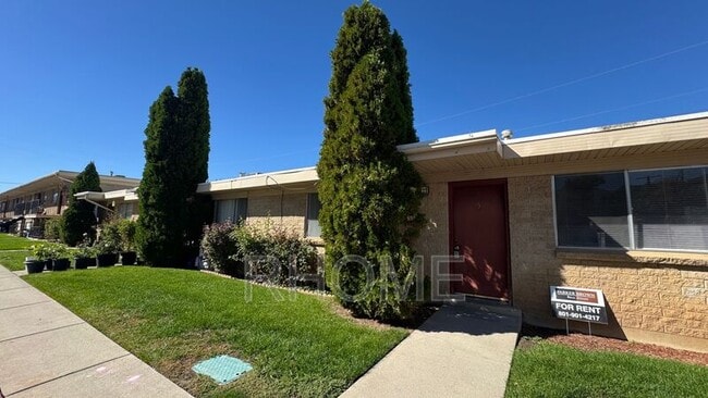 Building Photo - 267 W Center St