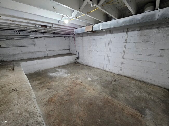 Building Photo - 21 S Spencer Ave