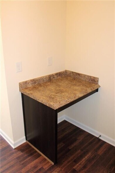 Building Photo - 810 Riverdance Dr