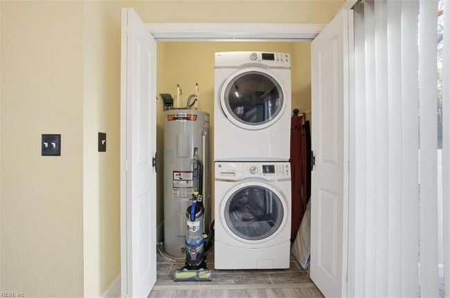 Building Photo - 1325 W Little Creek Rd