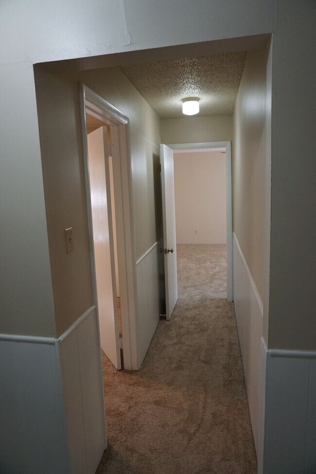 Building Photo - 4007 Glenmere Rd