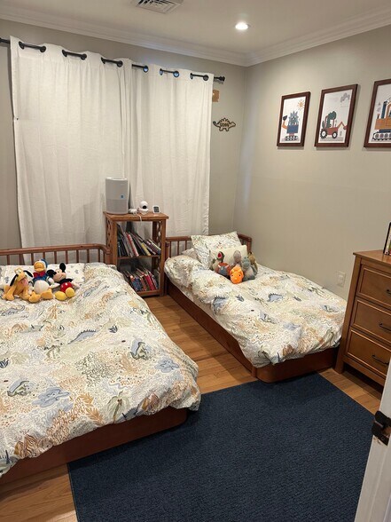 Building Photo - 46 Asbury Ave