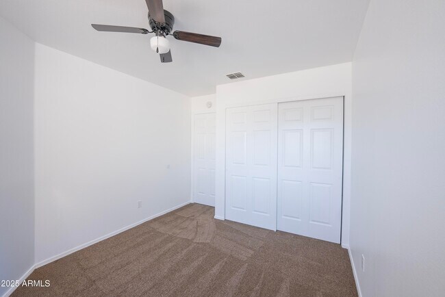 Building Photo - 413 S Sunrise Dr
