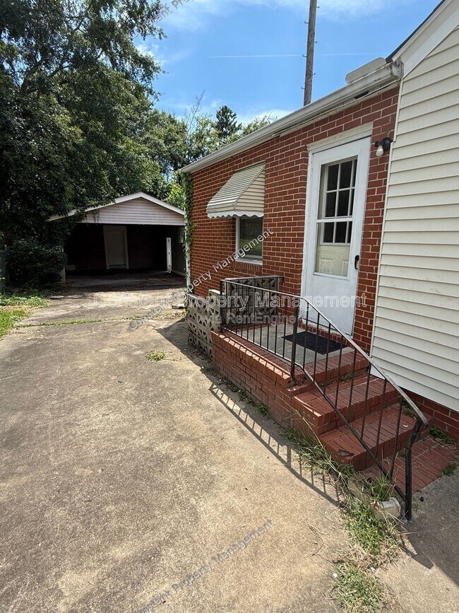 Building Photo - 3069 Somerset Dr