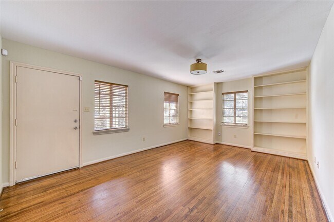 Primary Photo - 3930 Drake St