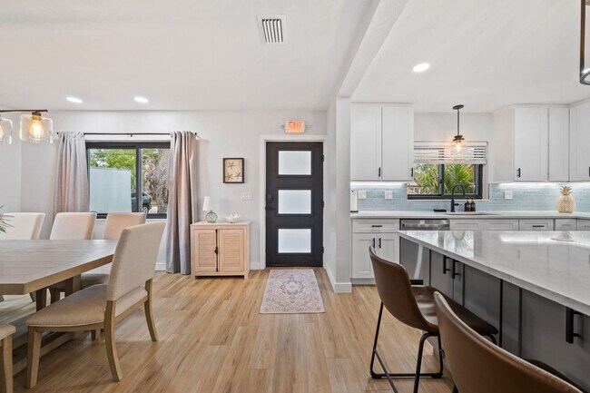 Building Photo - 115 Esther Dr