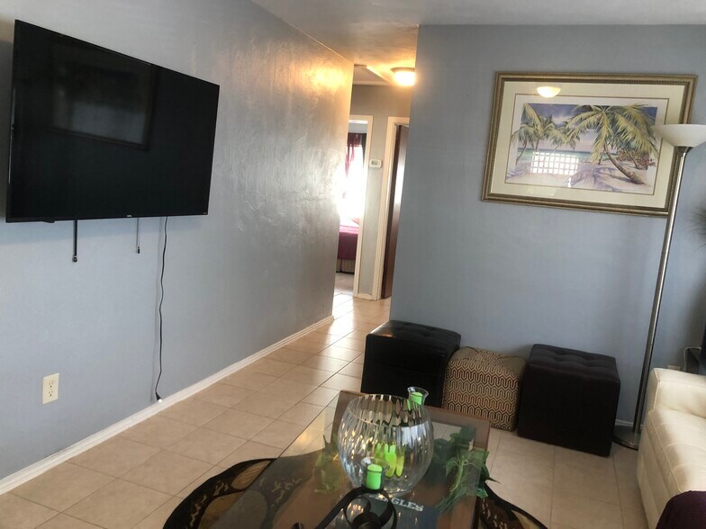 Building Photo - 546 Monticello Ave