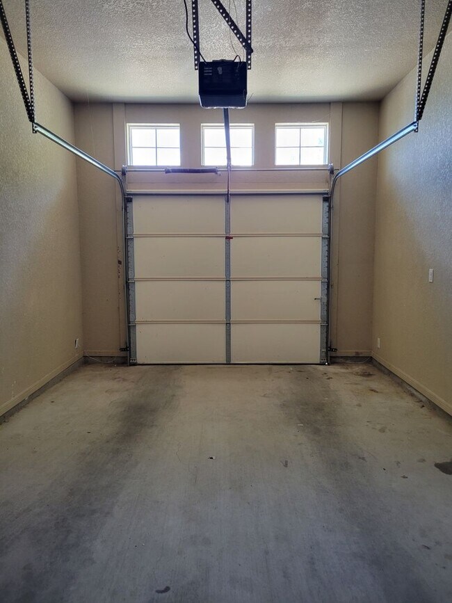 Building Photo - 101StoneCanyon