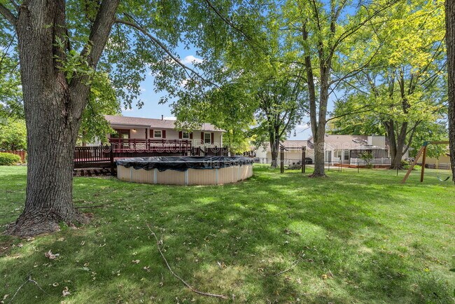 Building Photo - 33 Pershing Lake Dr