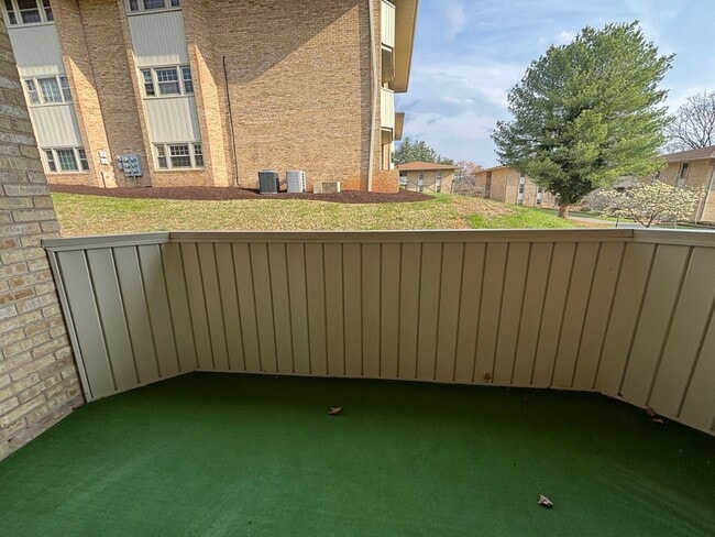 Building Photo - 5260 Crossbow Cir