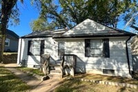 Building Photo - Midtown 3Bed 2Bath 1 Car Garage $1,800