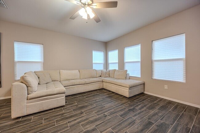 Building Photo - 8702 Shiloh Rock Dr