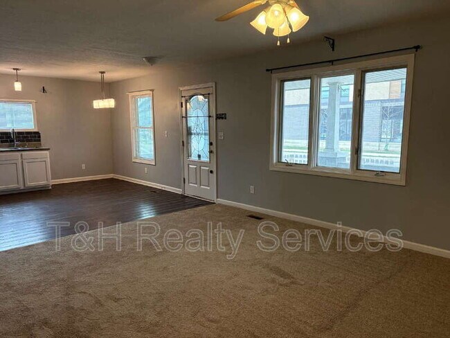 Building Photo - 409 W Washington St