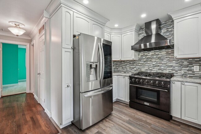 Building Photo - Adorable 4BR/3BA Cape Cod on a Generous 0.4-Acre Lot