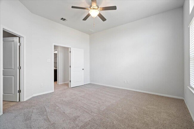 Building Photo - 5711 Pleasanton Pkwy