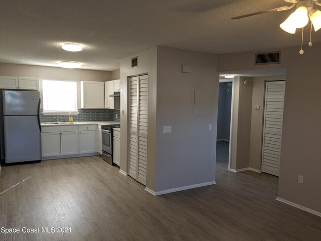 Building Photo - 323 Olmstead Dr