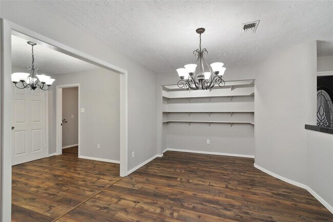 Building Photo - 6602 Lynngate Dr