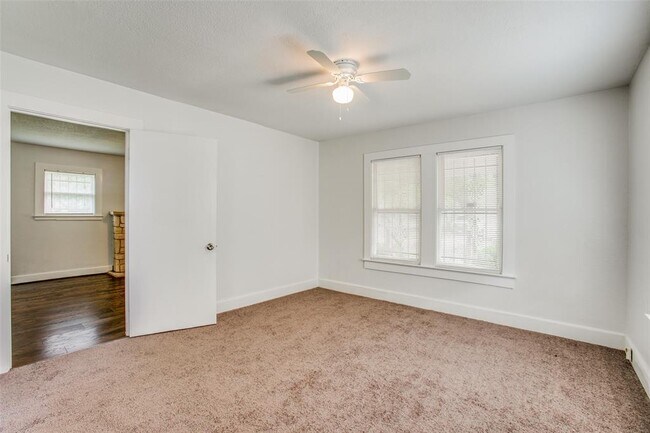 Building Photo - 7119 Farnsworth St