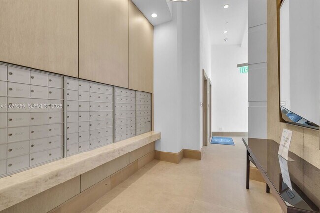 Building Photo - 5959 Collins Ave