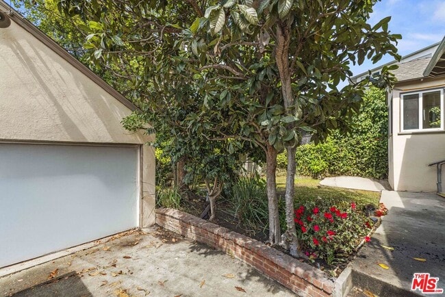 Building Photo - 1511 Edris Dr