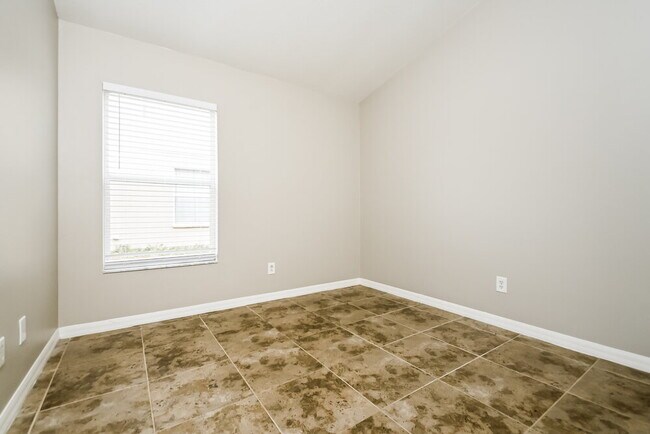 Building Photo - 4233 Hartford Lake Dr