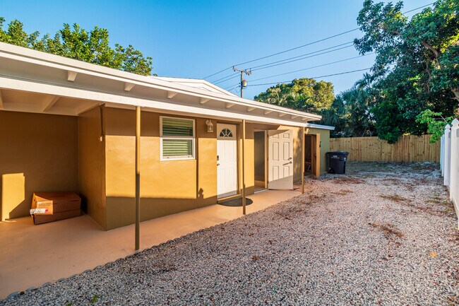 Building Photo - 954 Omar Rd